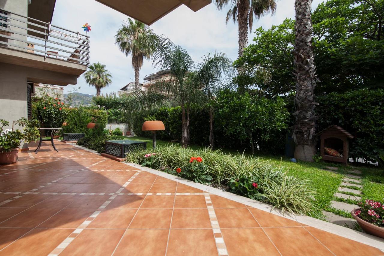 B&B Villa Carmen SantʼAlessio Siculo Exteriör bild