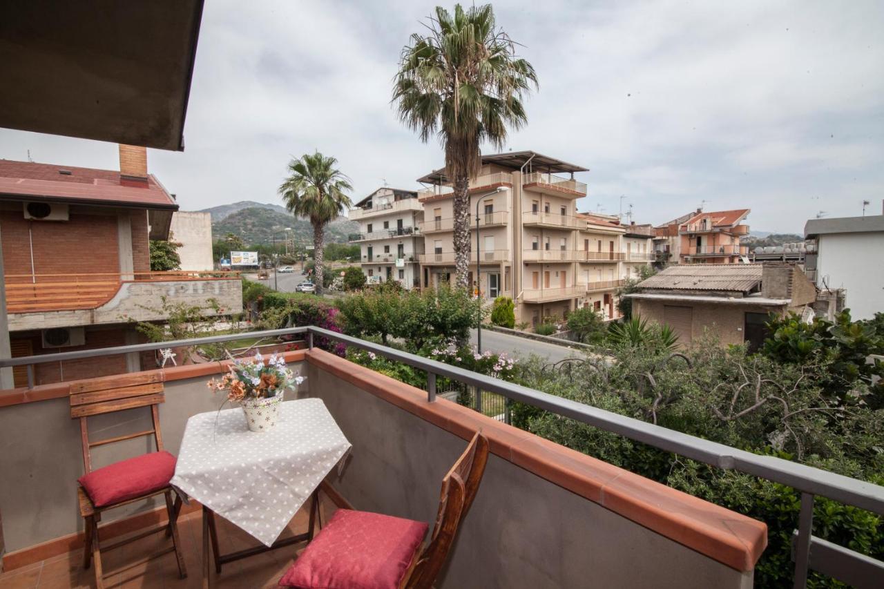 B&B Villa Carmen SantʼAlessio Siculo Exteriör bild