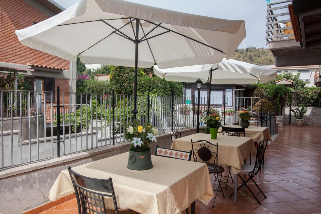 B&B Villa Carmen SantʼAlessio Siculo Exteriör bild